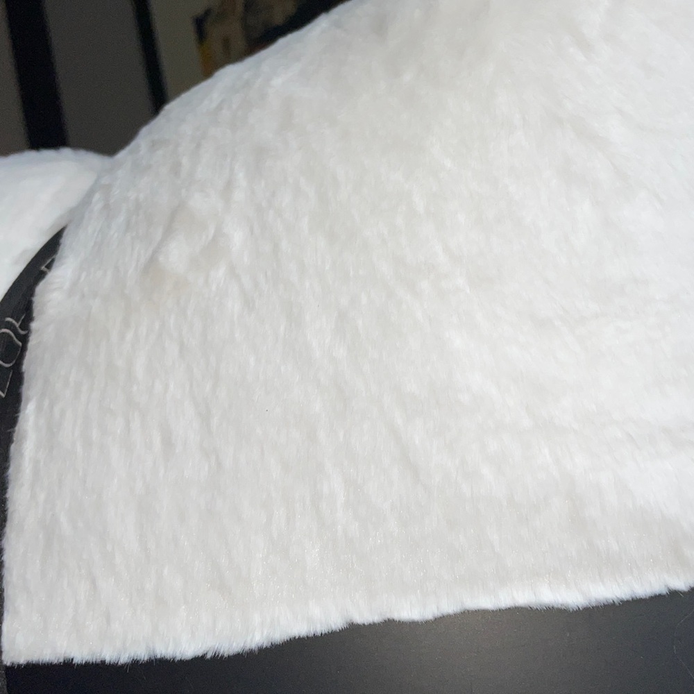 🎉HP🎉~Rachel Zoe Plush White Faux Fur Pillows - Picture 10 of 16